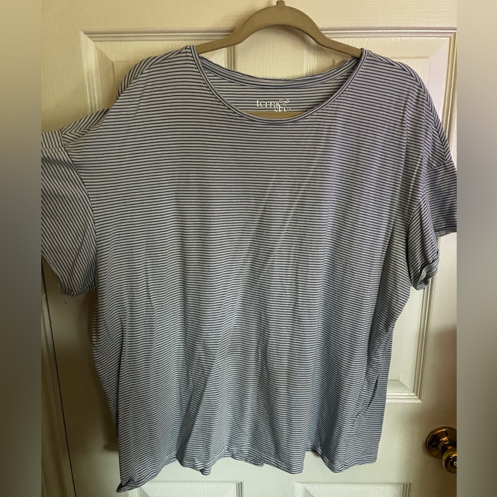 Blue & White stripes tshirt 20